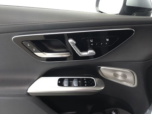 Used 2024 Mercedes-Benz GLC 300 4MATIC w/ Driver Assistance Package image 6