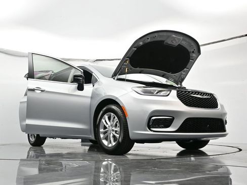 New 2026 Chrysler Pacifica Select image 47