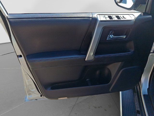 Used 2022 Toyota 4Runner SR5 AWD/4WD image 14
