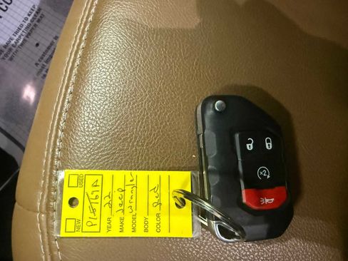 Used 2022 Jeep Wrangler Rubicon w/ Cold Weather Group AWD/4WD image 34
