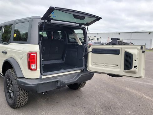 New 2025 Ford Bronco Big Bend w/ Black Diamond Package image 7