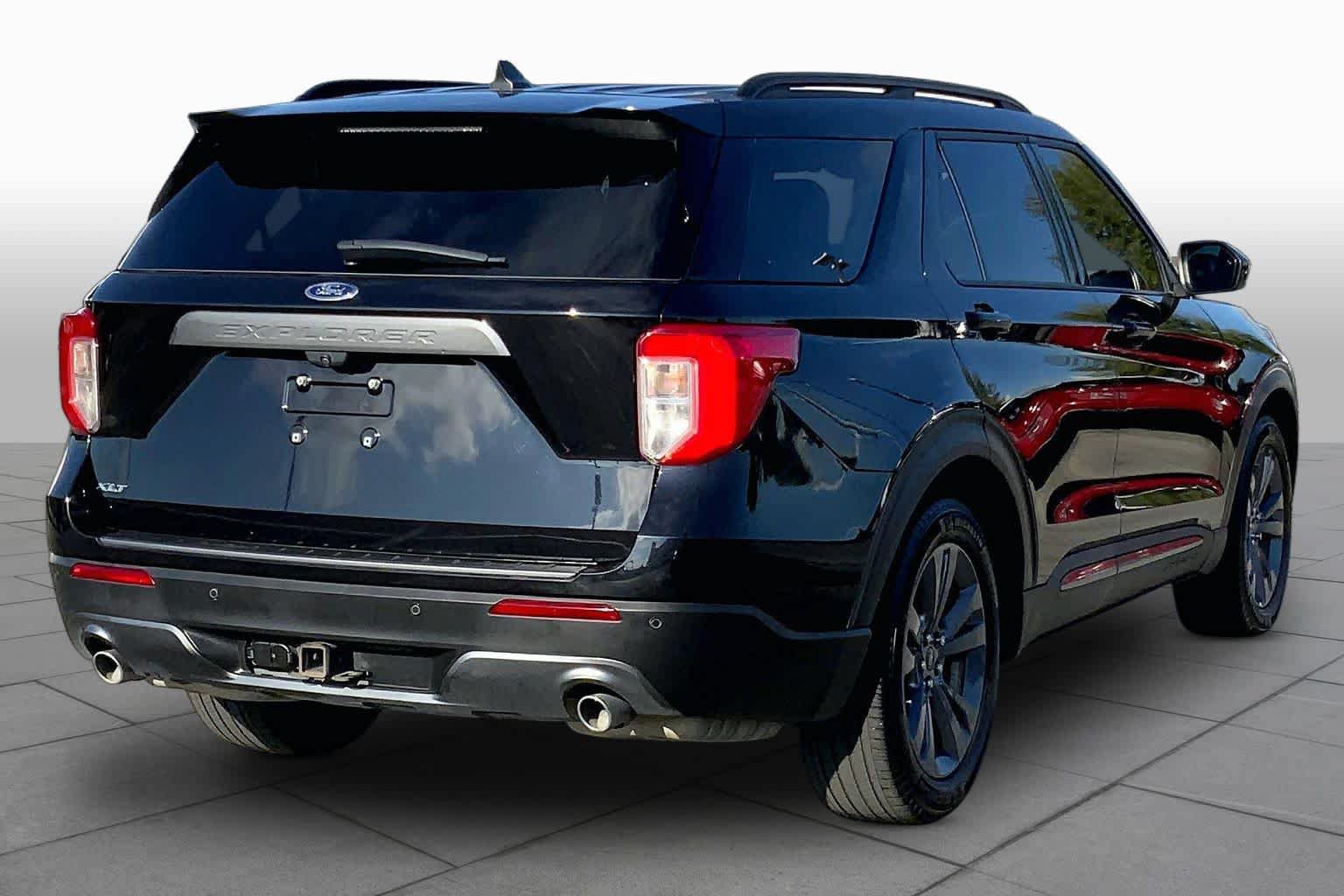 Used 2022 Ford Explorer XLT w/ Equipment Group 202A RWD image 13