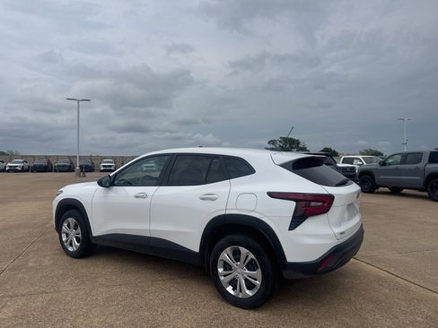 Used 2025 Chevrolet Trax LS image 13