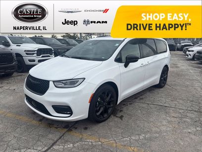 Used 2025 Chrysler Pacifica Limited