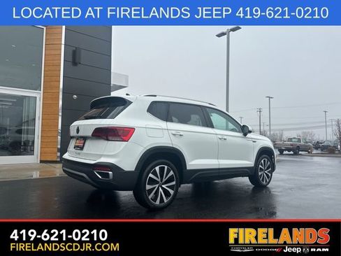 Used 2024 Volkswagen Taos SE image 11