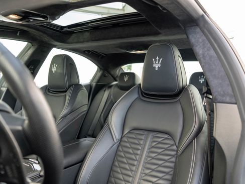 Used 2022 Maserati Ghibli Trofeo image 9