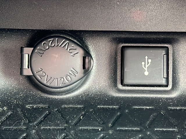 Used 2020 Toyota RAV4 LE FWD image 23