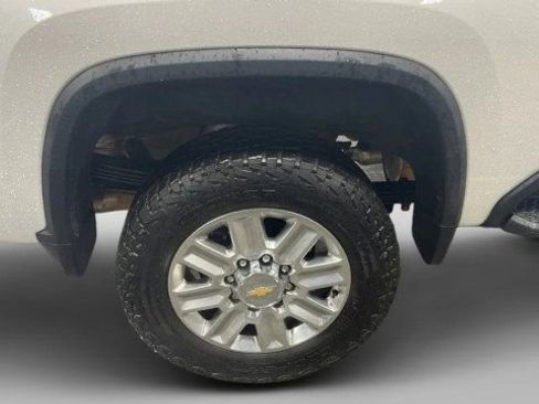 Used 2024 Chevrolet Silverado 2500 High Country w/ High Country Premium Package AWD/4WD image 7