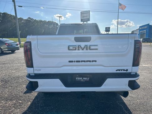 Used 2024 GMC Sierra 2500 AT4 w/ AT4 Premium Plus Package image 6