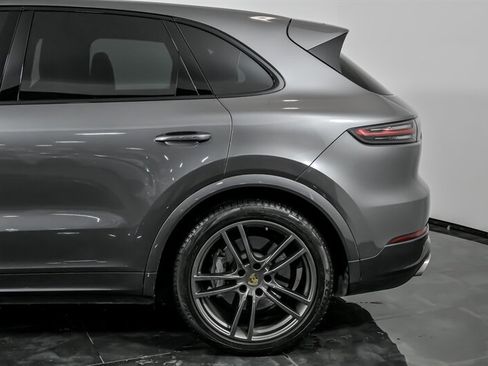 Used 2019 Porsche Cayenne Turbo image 8