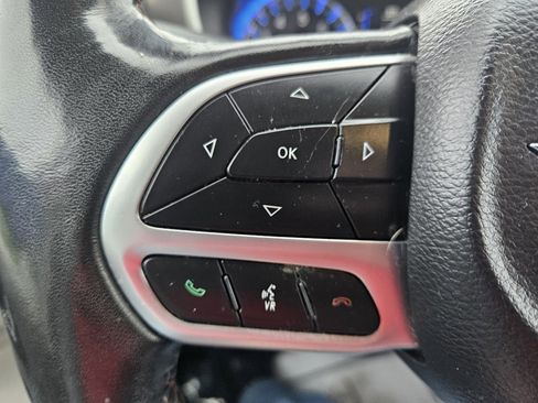 Used 2020 Chrysler Pacifica Touring w/ Cold Weather Group image 25