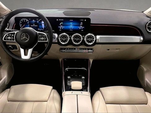 Used 2023 Mercedes-Benz GLB 250 4MATIC image 7