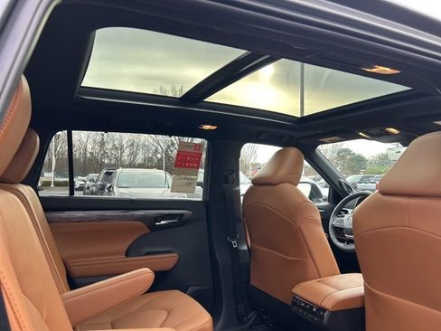 New 2026 Toyota Highlander Platinum image 20