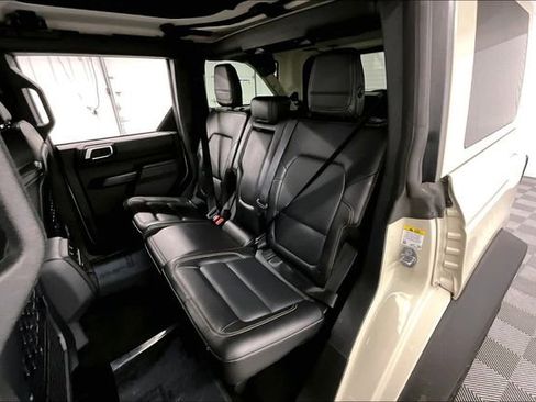 Used 2025 Ford Bronco Badlands image 21