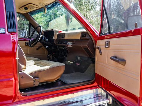 Used 1986 Toyota Pickup 4x4 Regular Cab Turbo image 35