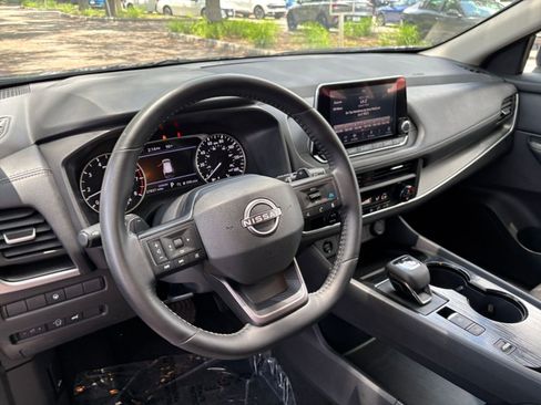 Used 2025 Nissan Rogue SV FWD image 35