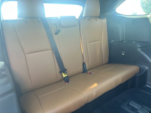 Used 2025 Toyota Highlander Platinum AWD/4WD image 33
