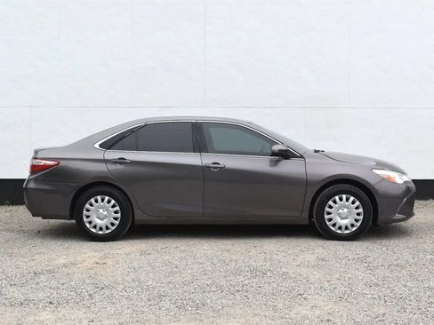 Used 2016 Toyota Camry LE FWD image 9