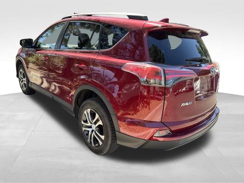 Used 2018 Toyota RAV4 LE w/ Carpet Mat Package AWD/4WD image 4