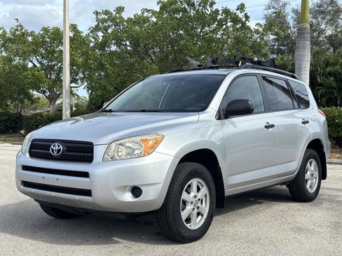 Used 2006 Toyota RAV4 Base I4 2WD image 2