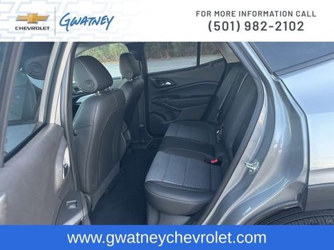 Used 2025 Chevrolet Trax LT w/ LT Convenience Package image 21