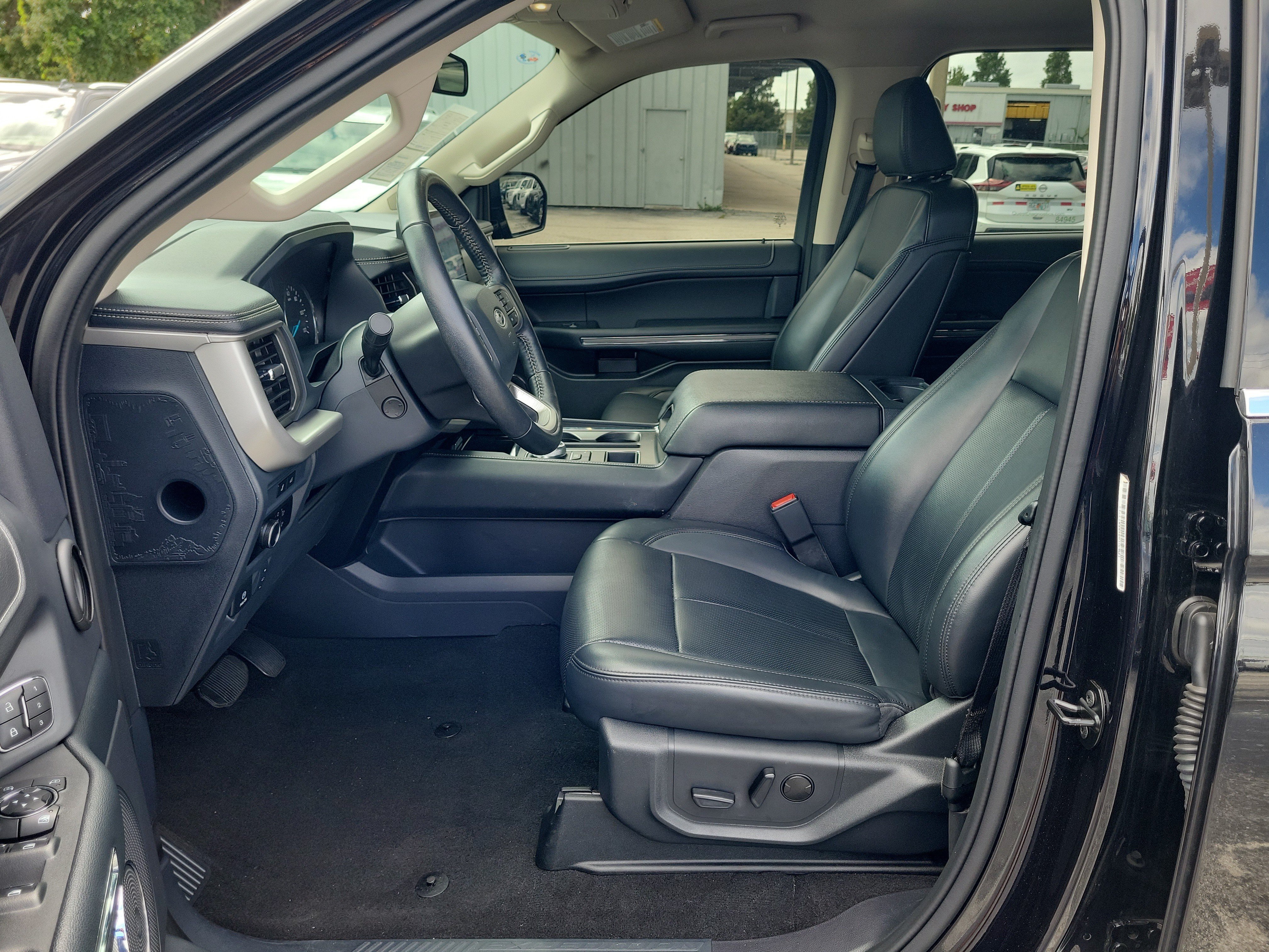 Used 2024 Ford Expedition XLT RWD image 13