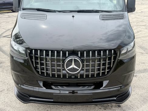 Used 2024 Mercedes-Benz Sprinter 2500 image 12
