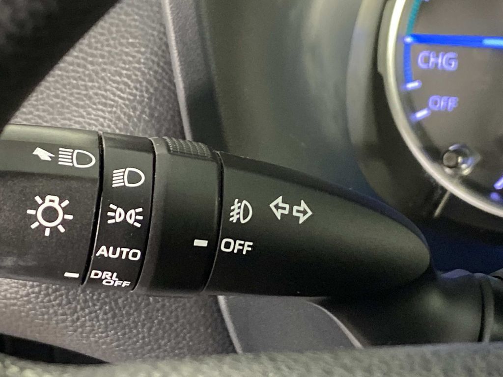 Used 2020 Toyota RAV4 XLE w/ Convenience Package AWD/4WD image 17