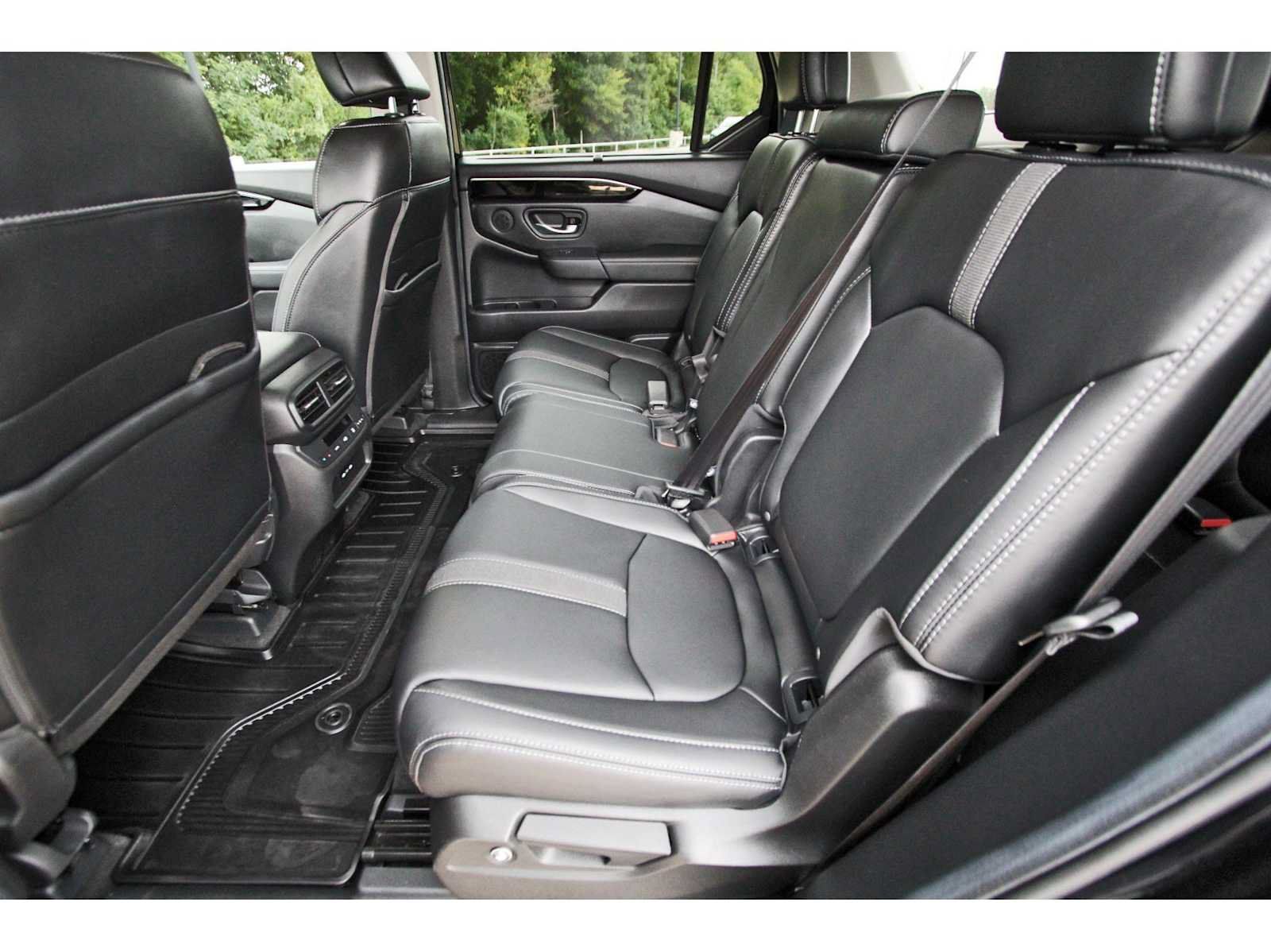 Used 2025 Honda Pilot Touring image 12