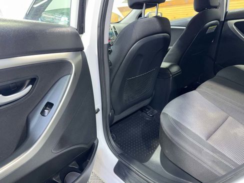 Used 2017 Hyundai Elantra GT image 21