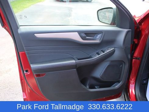 Used 2022 Ford Escape SE w/ Cold Weather Package FWD image 11