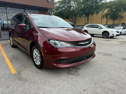 Used 2021 Chrysler Voyager Lxi FWD image 3