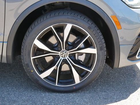 Certified 2023 Volkswagen Tiguan SEL R-Line AWD/4WD image 9