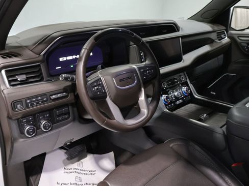 Used 2024 GMC Yukon XL Denali w/ Denali Reserve Package image 15