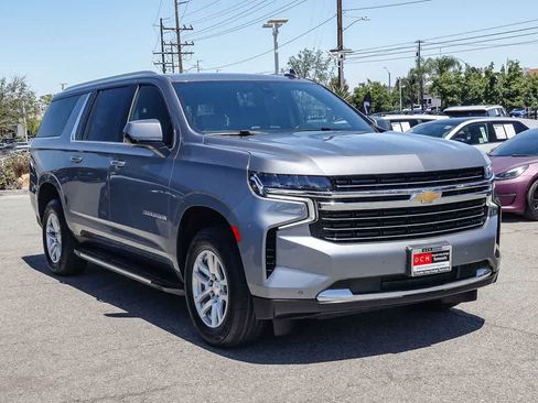 Used 2022 Chevrolet Suburban LT RWD image 3