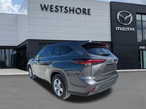 Used 2025 Toyota Highlander LE FWD image 5