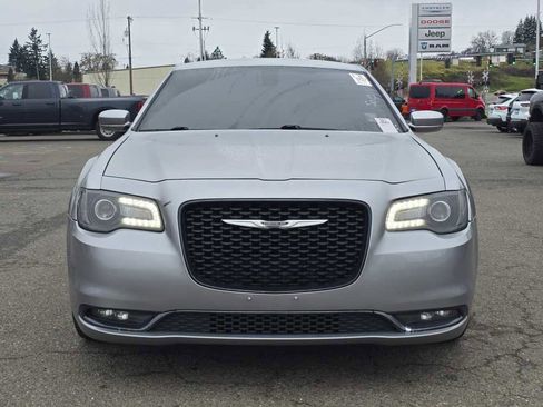 Used 2017 Chrysler 300 S image 5