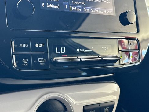 Used 2017 Toyota Prius Two w/ Carpet Mat Package FWD image 21