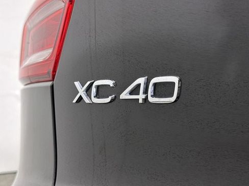 Used 2023 Volvo XC40 B5 Plus AWD/4WD image 32