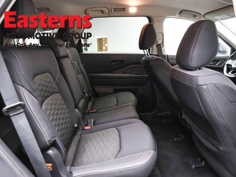 Used 2024 Nissan Pathfinder SV AWD/4WD image 23