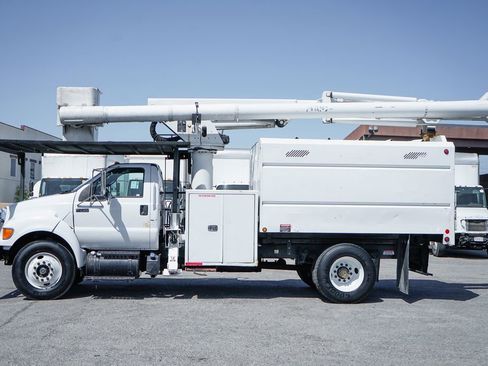 Used 2013 Ford F750 2WD Regular Cab Super Duty image 5