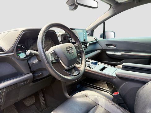 Used 2024 Toyota Sienna XSE w/ XSE Plus Package FWD image 7