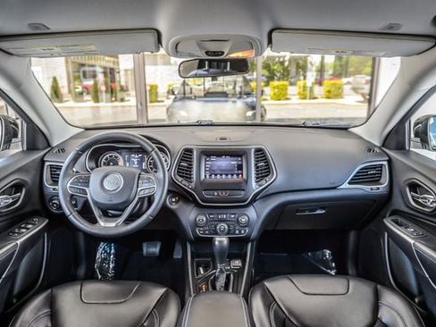 Used 2019 Jeep Cherokee Latitude Plus FWD image 3