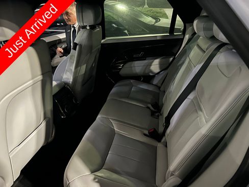Used 2024 Land Rover Range Rover Sport SE image 9