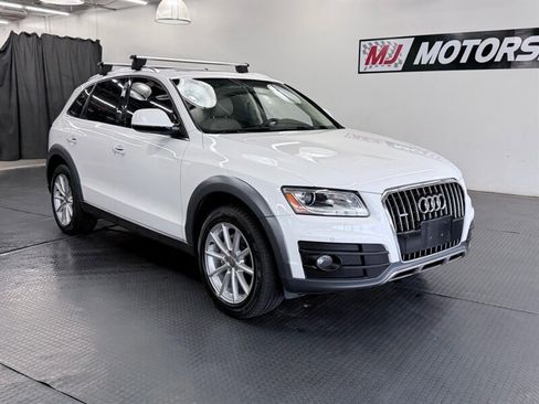 Used 2017 Audi Q5 2.0T Premium Plus w/ Technology Package image 1