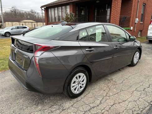 Used 2016 Toyota Prius Two image 5