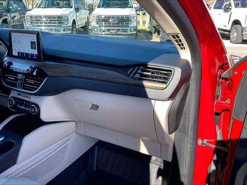 Used 2020 Ford Escape Titanium image 18