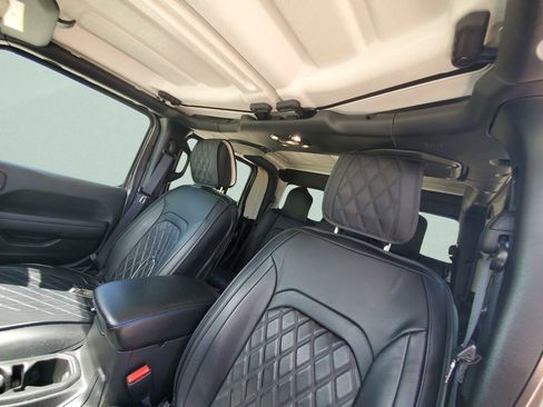 Used 2022 Jeep Gladiator Sport AWD/4WD image 17