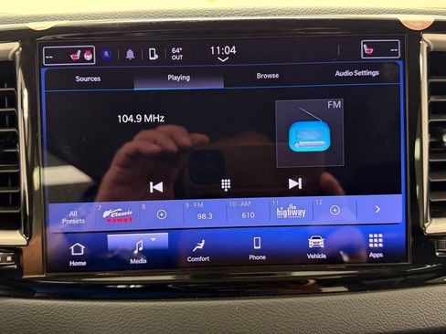 Used 2023 Chrysler Pacifica Touring-L FWD image 25