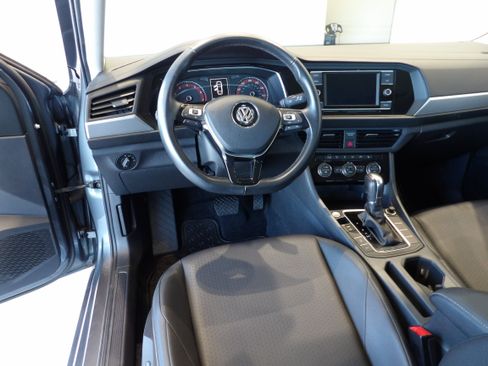 Used 2019 Volkswagen Jetta SE w/ Cold Weather Package FWD image 14